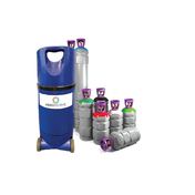 Bouteilles de fluides frigorigènes, dont une grande bouteille bleue au nom de HEROSYSTEME